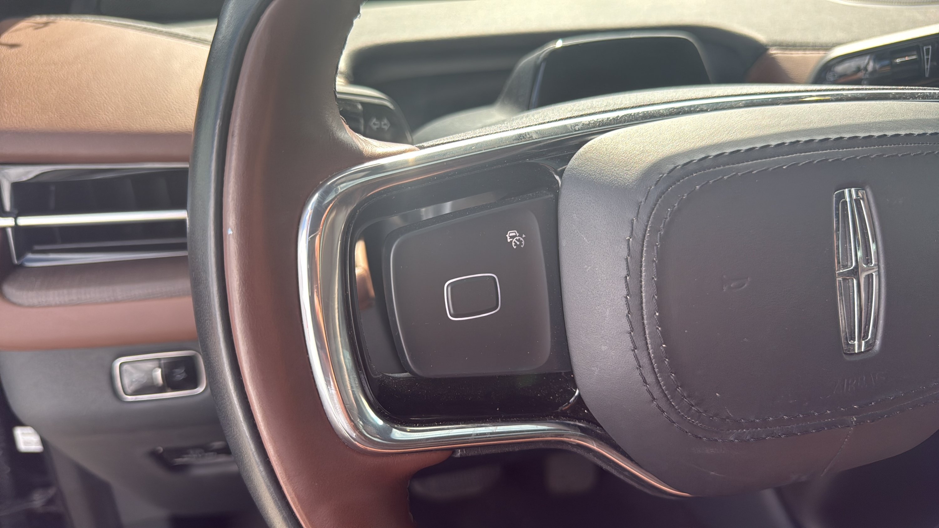 Used 2025 Lincoln Navigator Reserve AWD/4WD image 13