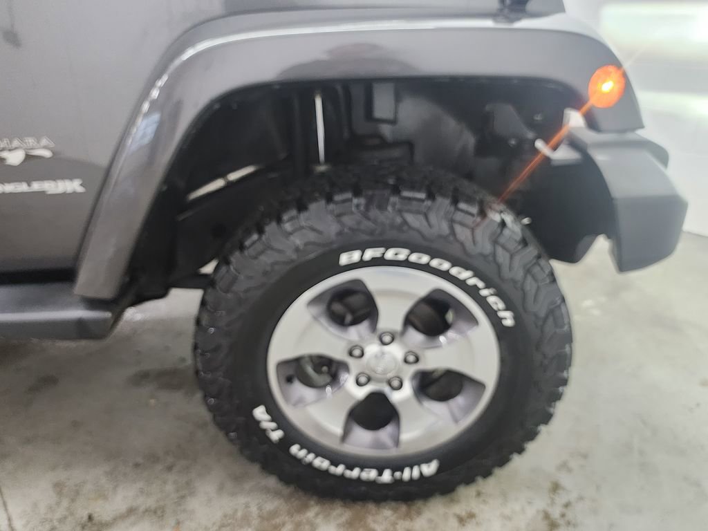 Used 2018 Jeep Wrangler Sahara w/ Connectivity Group image 38