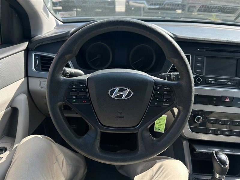 Used 2015 Hyundai Sonata SE w/ Option Group 02 FWD image 10