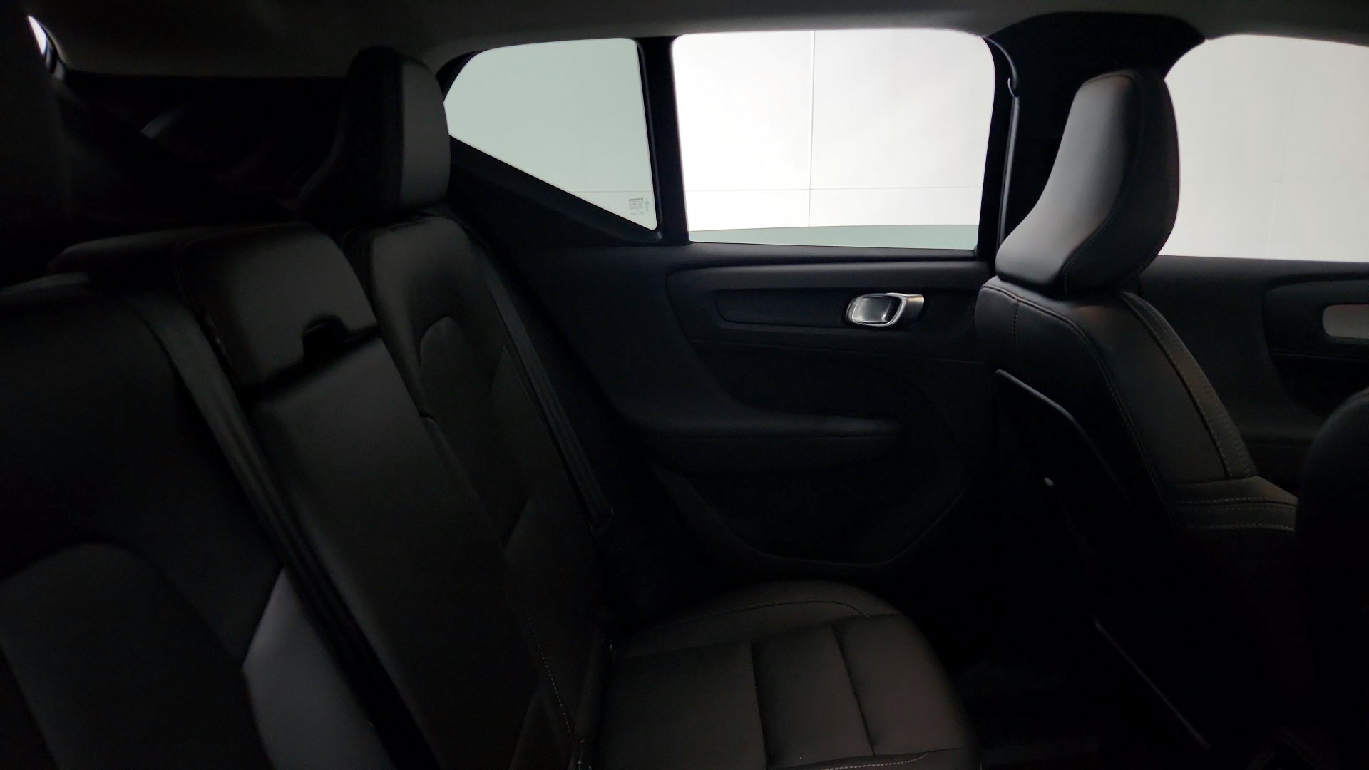 Used 2025 Volvo XC40 B5 Plus AWD/4WD image 13