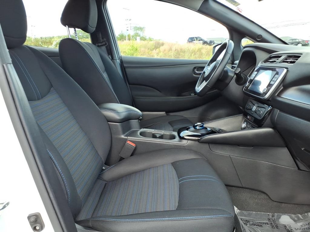 Certified 2025 Nissan Leaf SV Plus FWD image 9