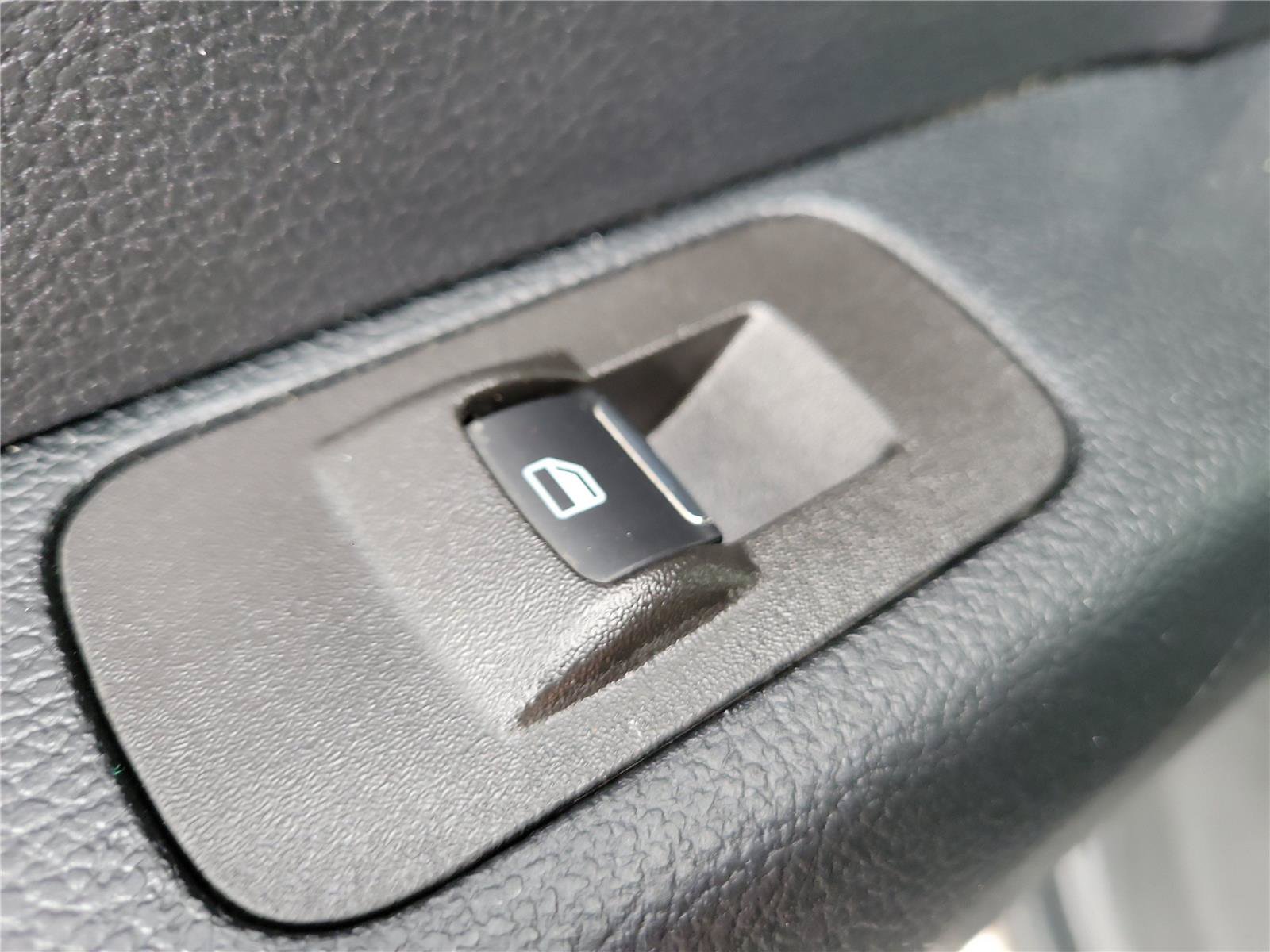Used 2018 Ford F150 Lariat w/ Equipment Group 502A Luxury AWD/4WD image 15