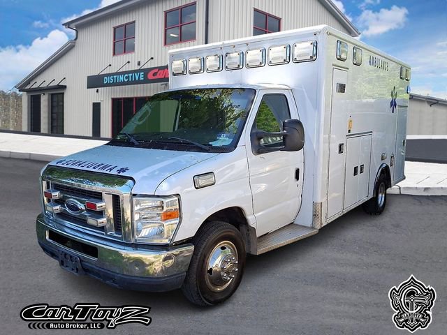Used 2013 Ford E-450 and Econoline 450 Super Duty w/ Ambulance Prep Pkg RWD image 1