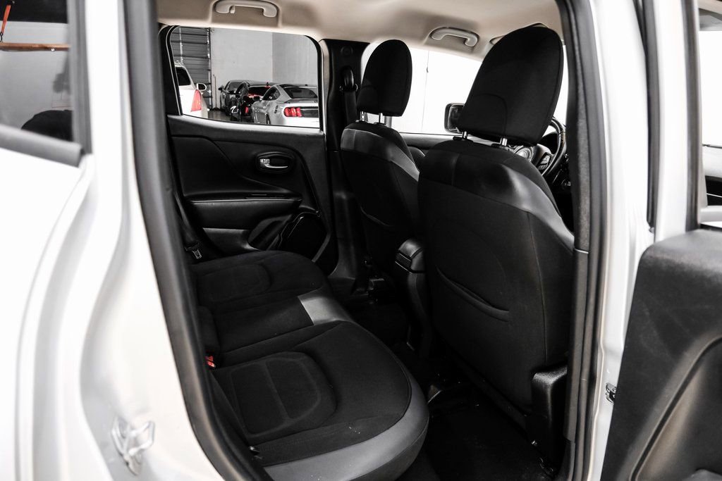 Used 2017 Jeep Renegade Altitude image 39