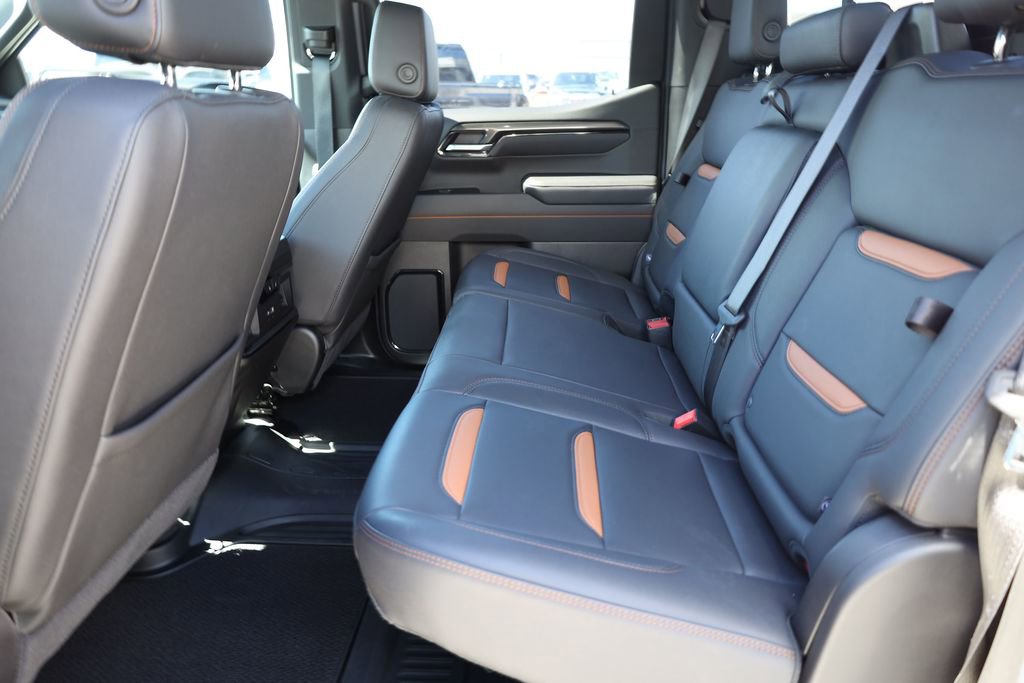 Used 2025 GMC Sierra 1500 AT4 w/ AT4 Premium Package AWD/4WD image 17