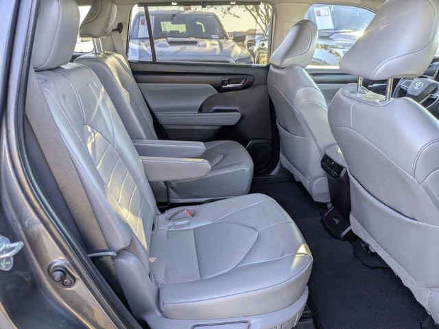 Used 2023 Toyota Highlander XLE image 31