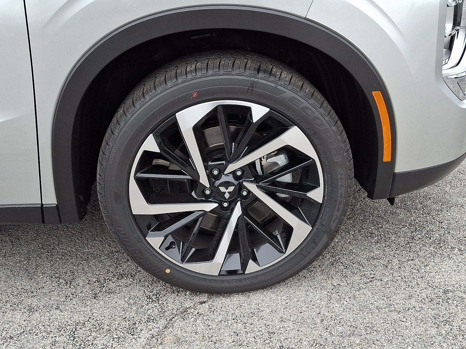 New 2025 Mitsubishi Outlander SE image 10