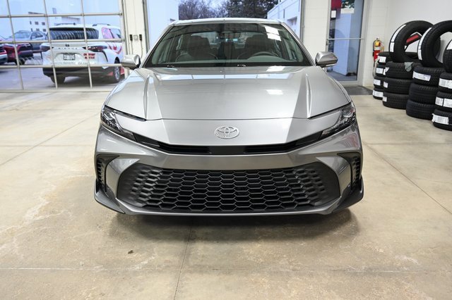 New 2026 Toyota Camry SE image 2