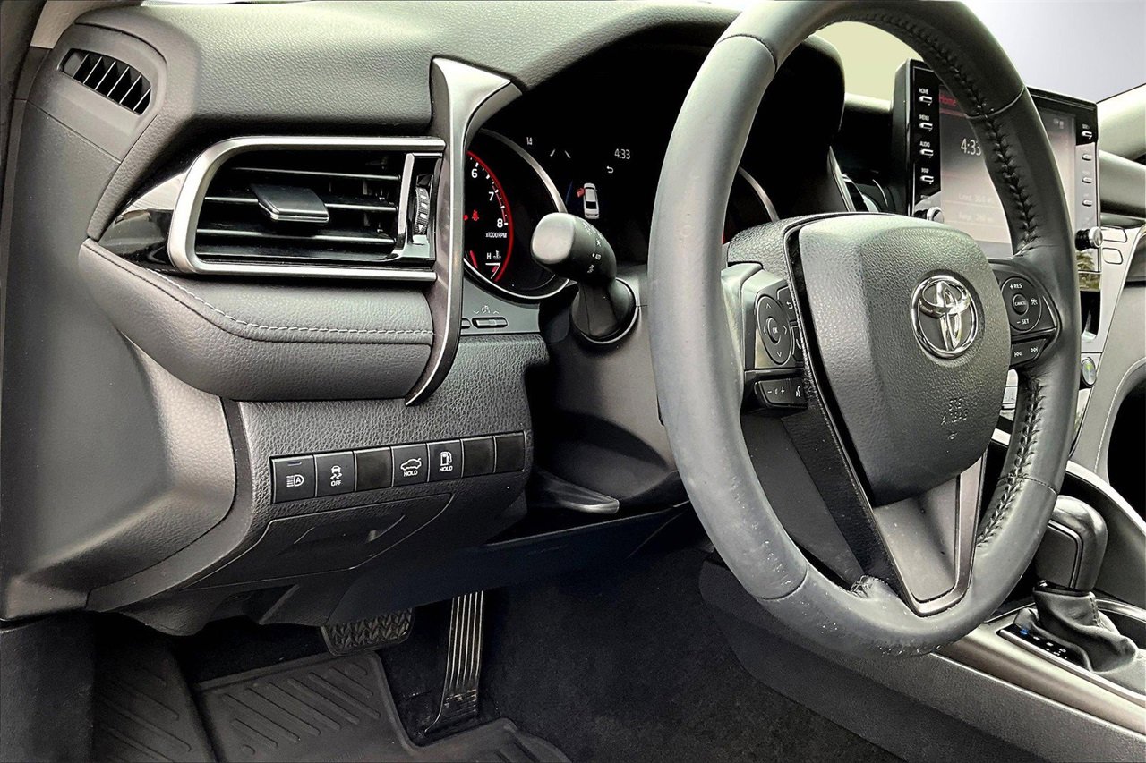Used 2021 Toyota Camry XSE image 18