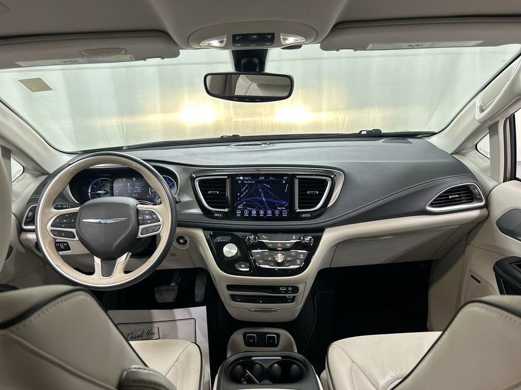 Used 2018 Chrysler Pacifica Limited FWD image 19