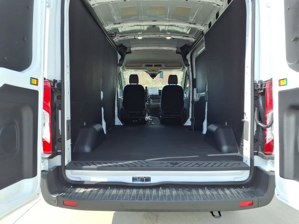 New 2026 Ford Transit 250 148 Medium Roof w/ Load Area Protection Package RWD image 8