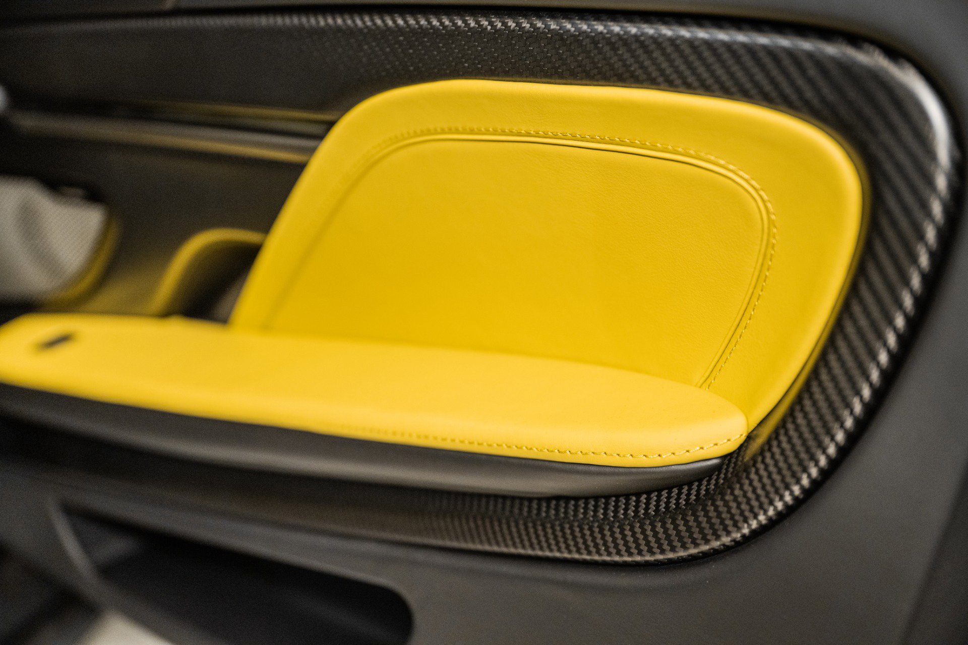 Used 2025 Aston Martin Vanquish image 37