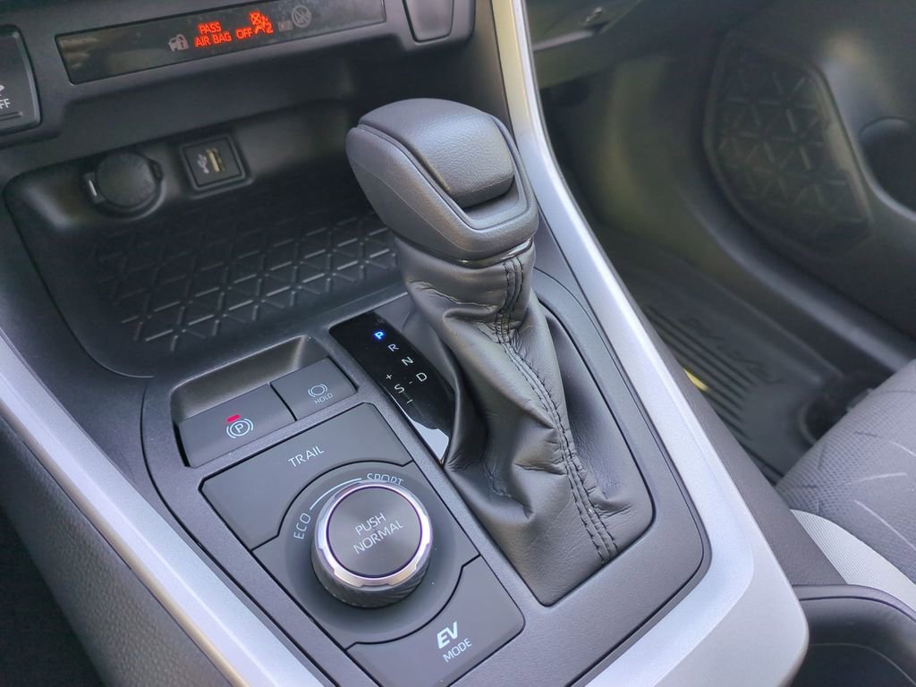 Used 2025 Toyota RAV4 XLE AWD/4WD image 26