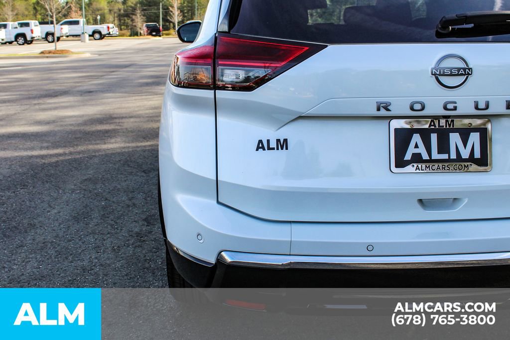Used 2025 Nissan Rogue Platinum w/ Platinum Premium Package FWD image 13