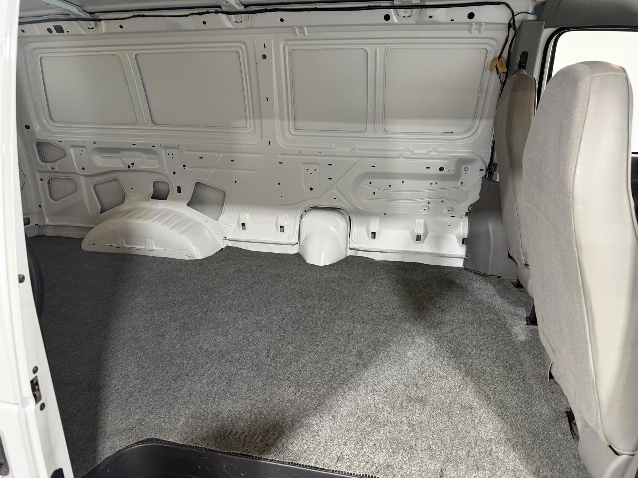 Used 1999 Ford E-150 and Econoline 150 RWD image 9