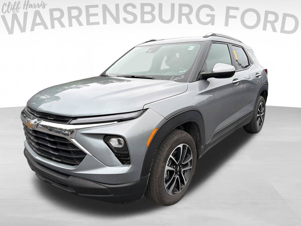 Used 2025 Chevrolet TrailBlazer LT AWD/4WD image 3