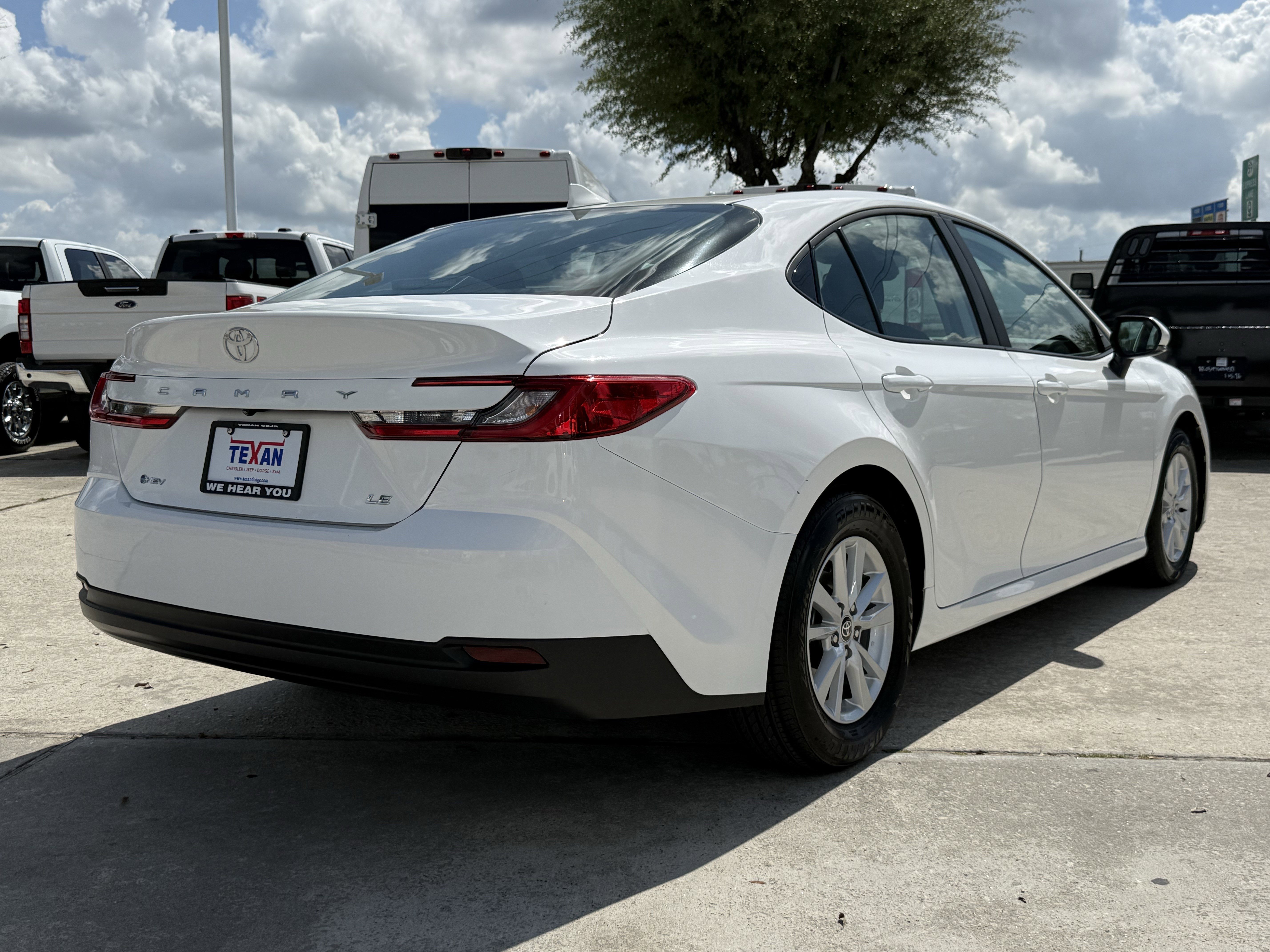 Used 2025 Toyota Camry LE image 5