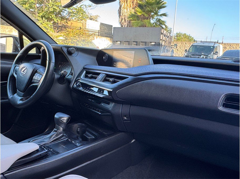Used 2019 Lexus UX 250h w/ Premium Package AWD/4WD image 22