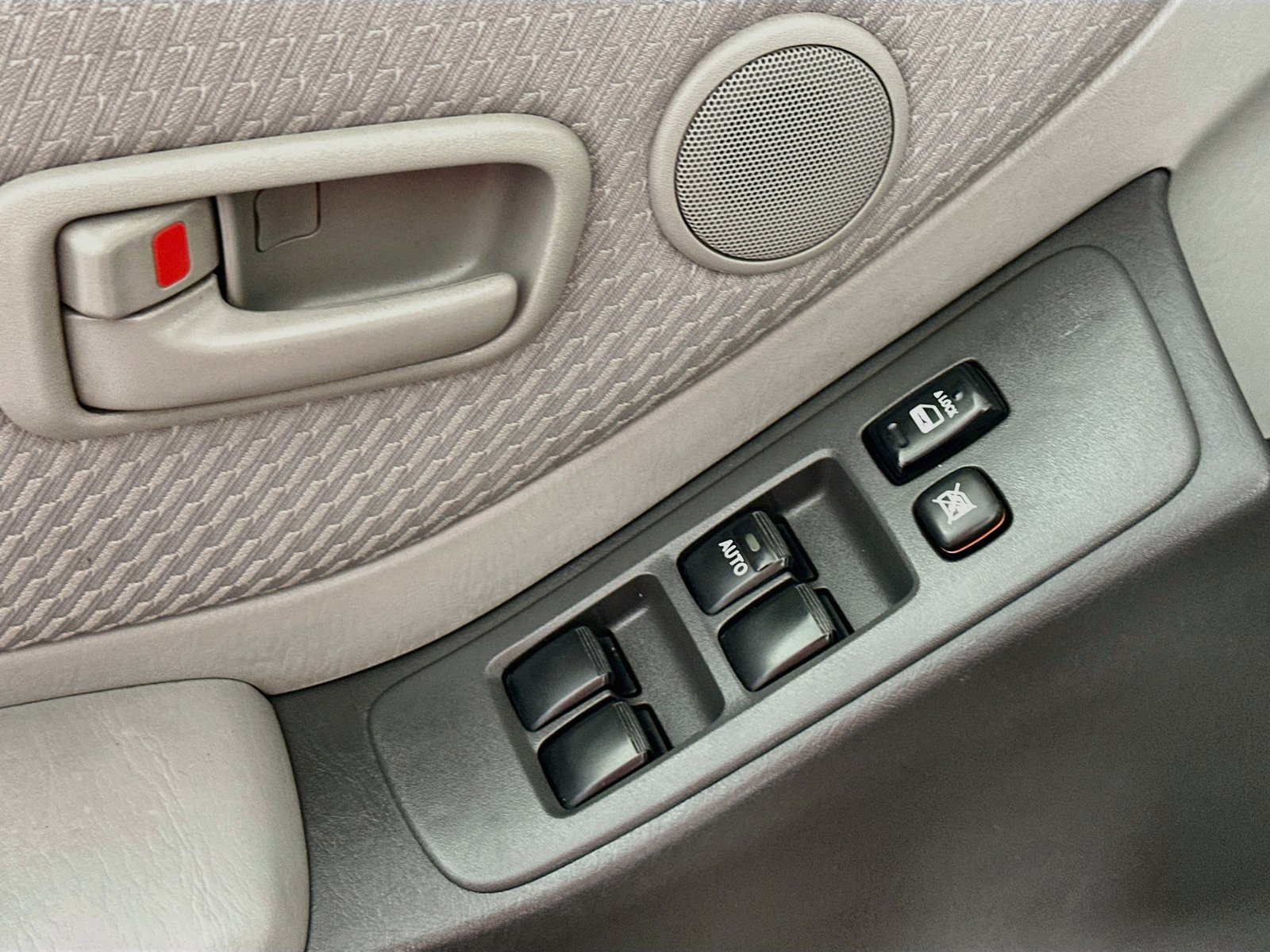 Used 2007 Toyota Highlander 4WD V6 w/ 3rd Row image 16