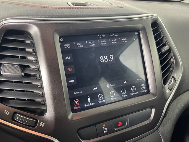 Used 2019 Jeep Cherokee Trailhawk AWD/4WD image 7