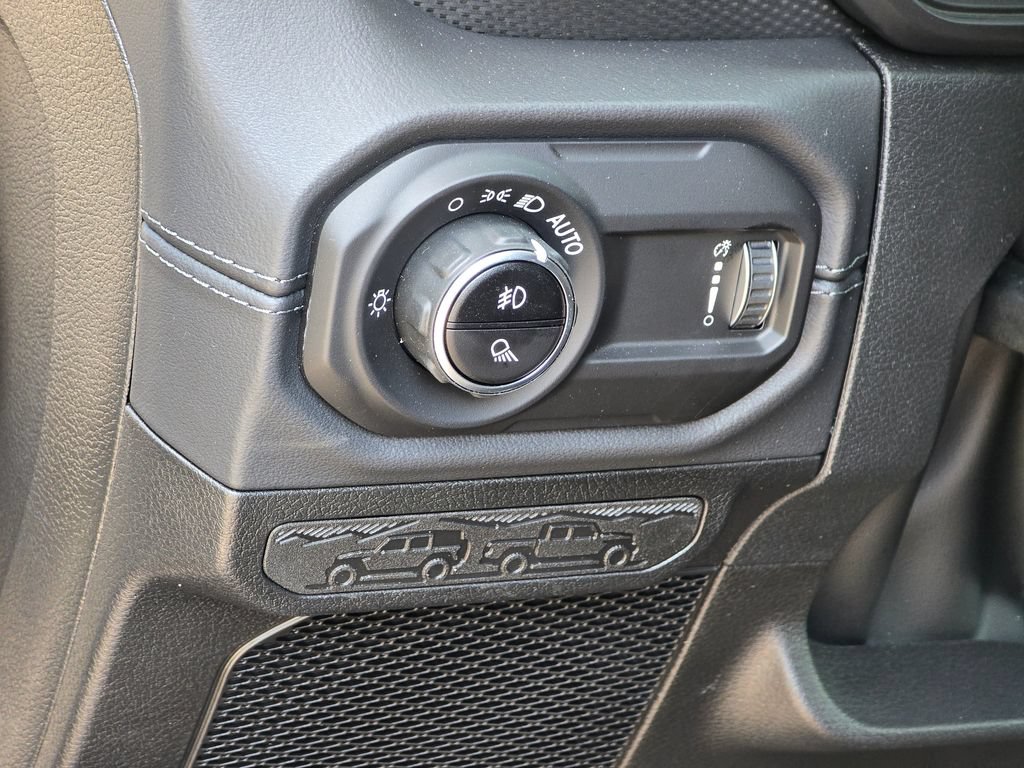 New 2026 Jeep Gladiator Rubicon w/ Technology Group AWD/4WD image 34