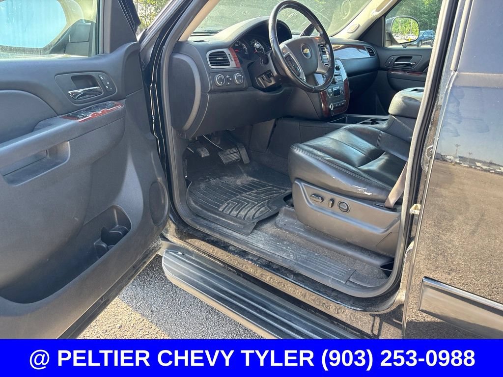 Used 2013 Chevrolet Suburban LT w/ Luxury Package AWD/4WD image 10