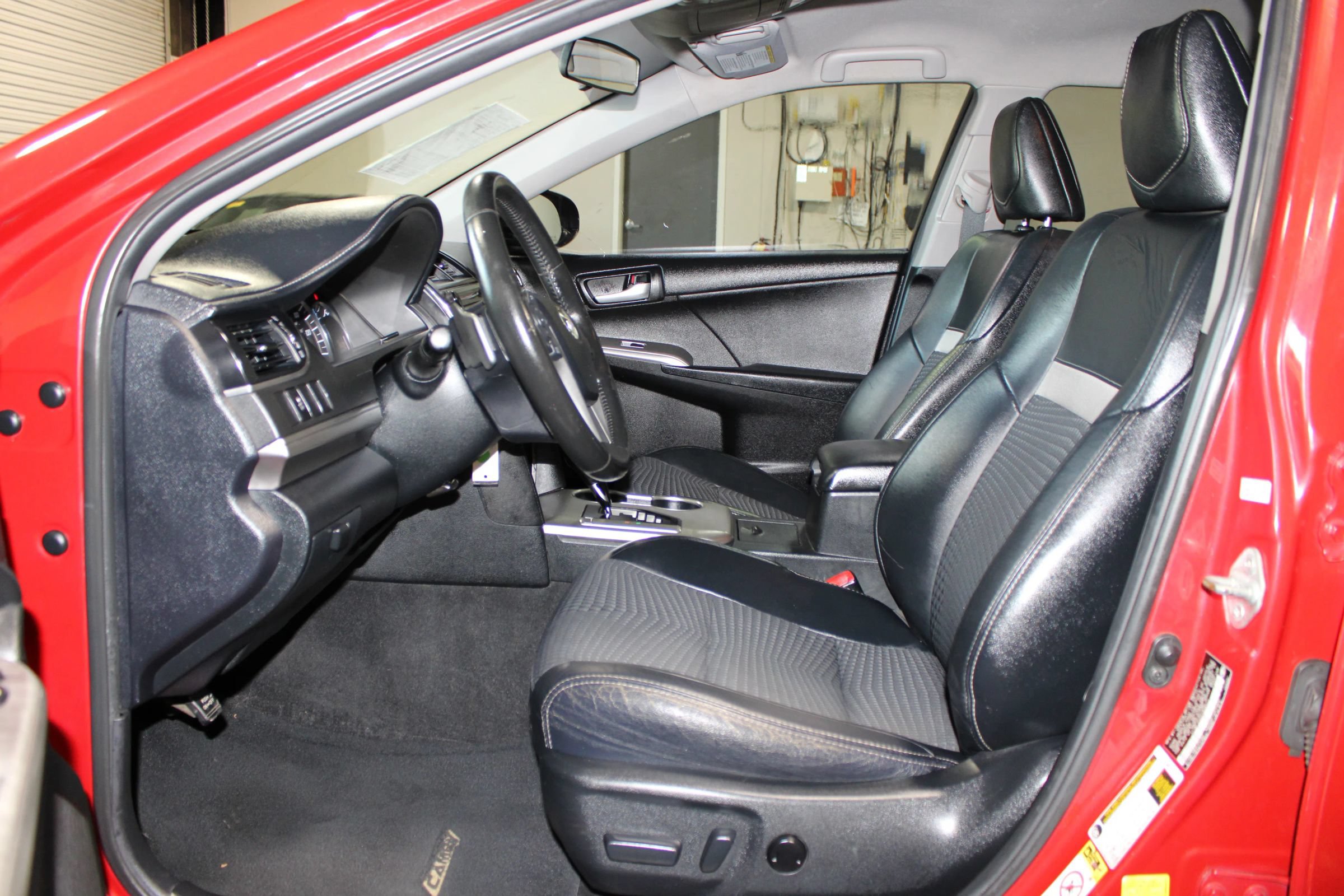 Used 2012 Toyota Camry SE FWD image 8