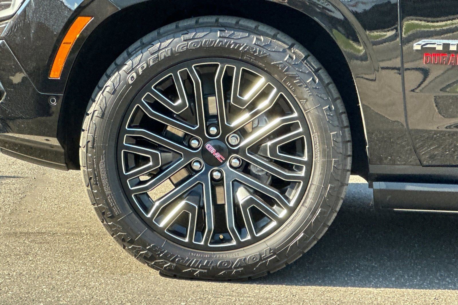 Used 2025 GMC Yukon XL AT4 Ultimate AWD/4WD image 27