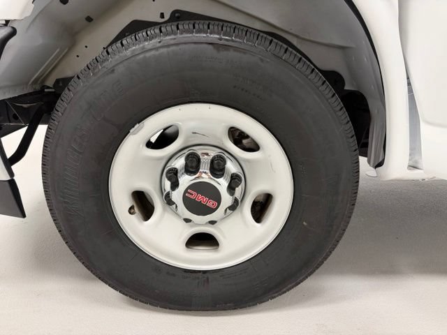 Certified 2025 GMC Savana 3500 LT w/ LT Preferred Equipment Group RWD image 17