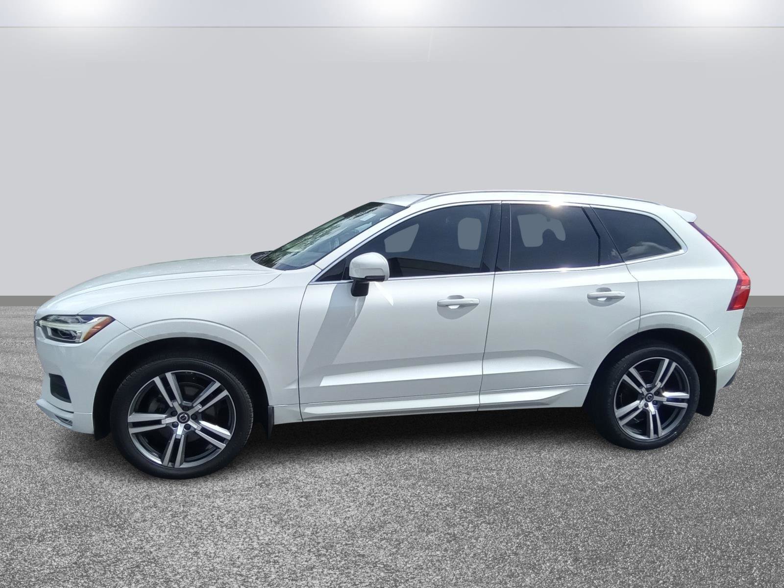Used 2021 Volvo XC60 T5 Momentum w/ Protection Package Premier image 3