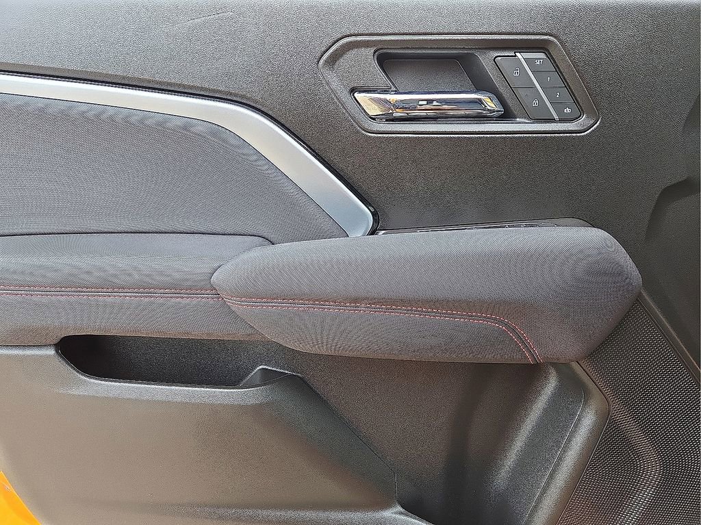 Used 2025 Chevrolet Colorado Z71 w/ Technology Package image 20