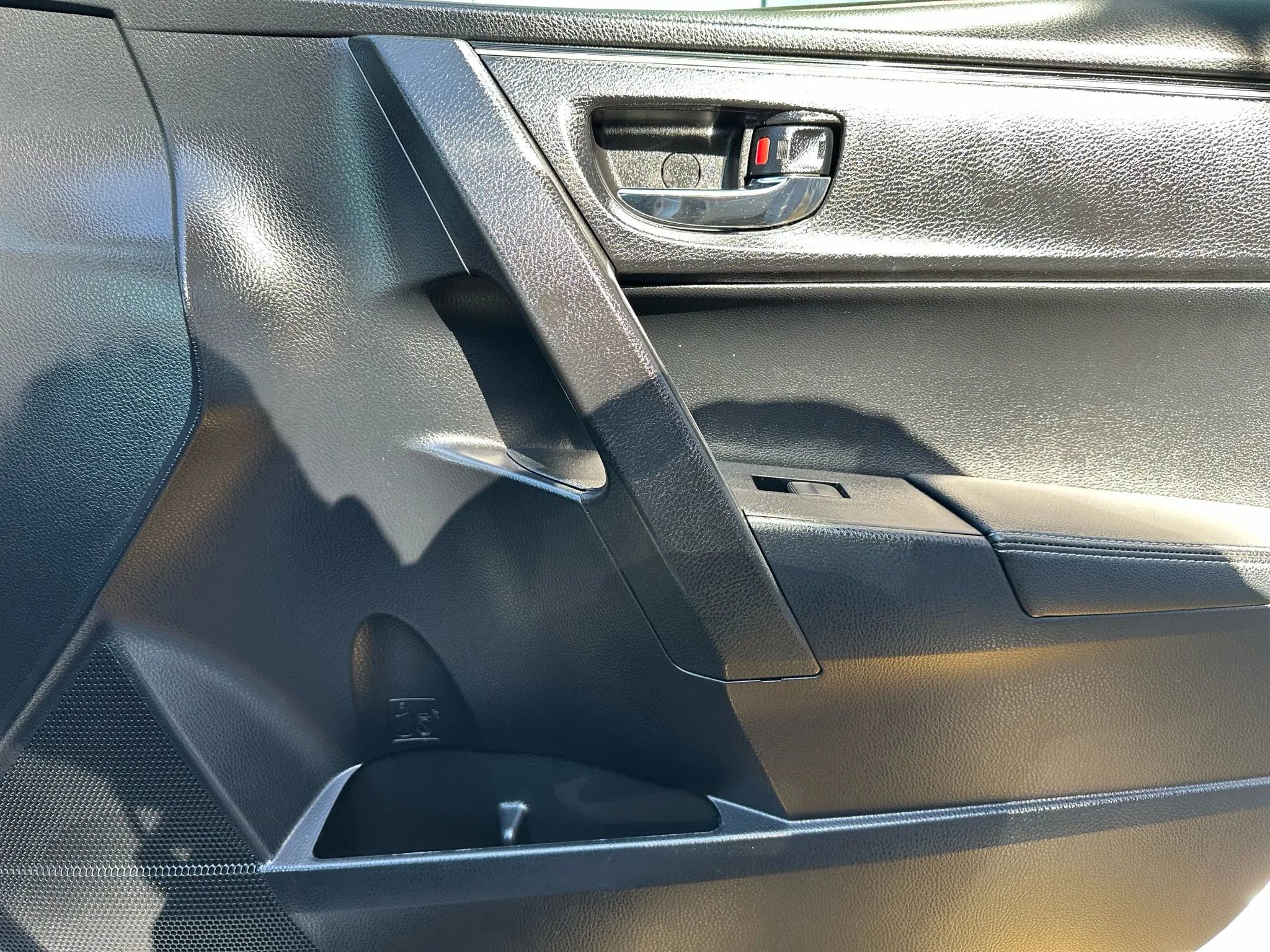 Used 2017 Toyota Corolla XLE w/ Carpet Mat Package (TMS) image 15