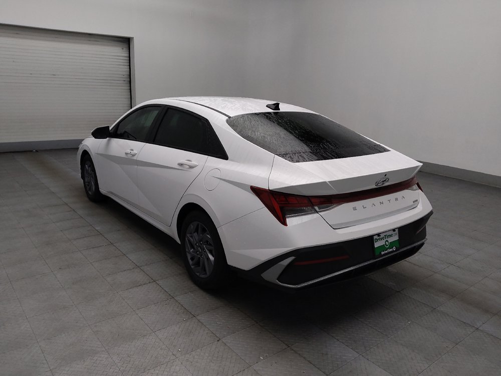 Used 2024 Hyundai Elantra Blue FWD image 5