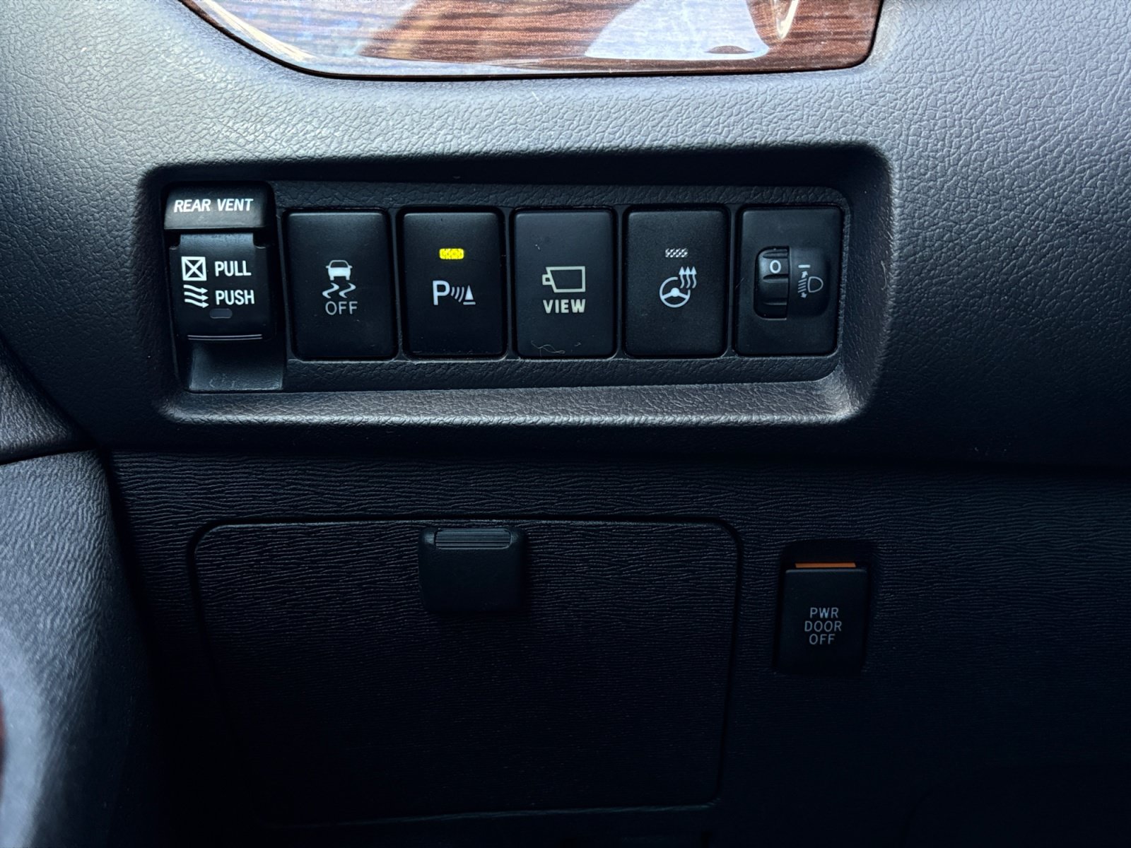 Used 2019 Toyota Sienna Limited Premium FWD image 29
