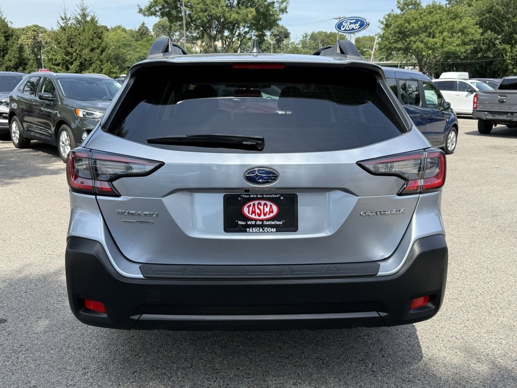 Used 2023 Subaru Outback Premium image 9