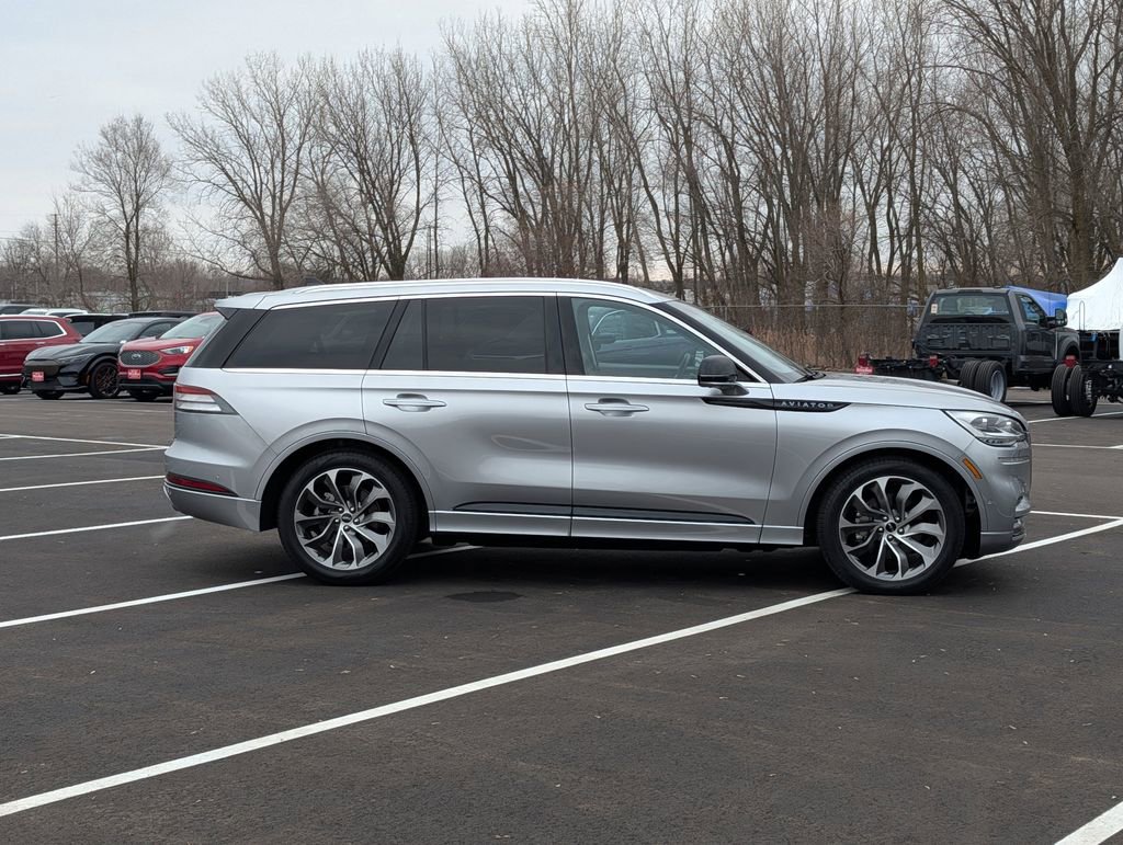 Used 2021 Lincoln Aviator Grand Touring w/ Equipment Group 302A image 4