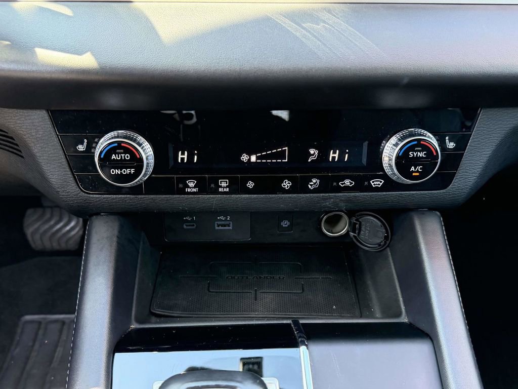 Used 2024 Mitsubishi Outlander SE image 27