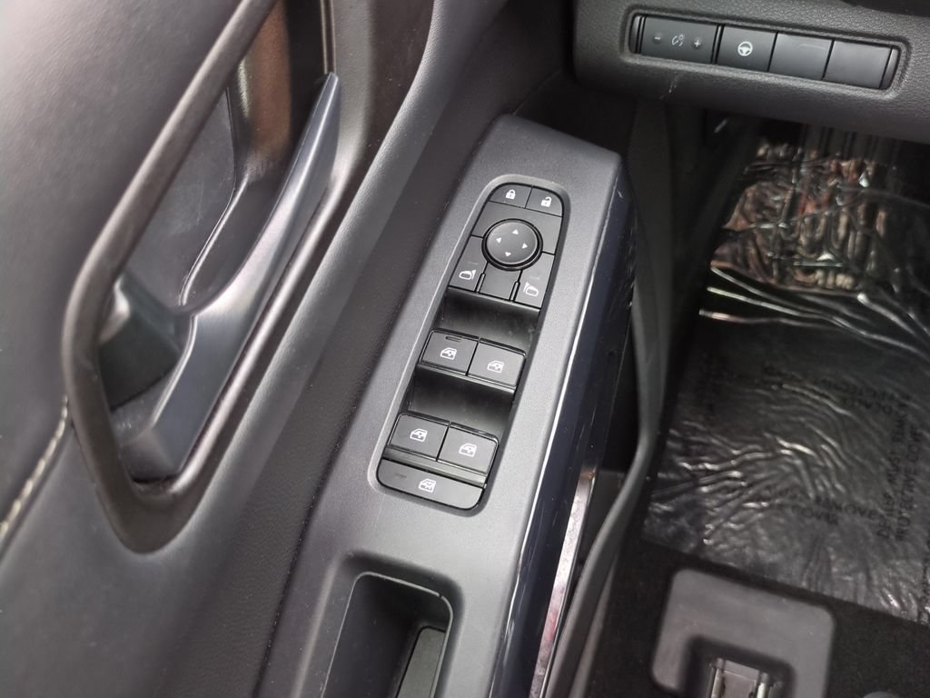 Certified 2024 Nissan Pathfinder SV FWD image 19
