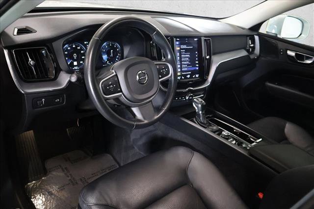 Used 2019 Volvo XC60 T6 Momentum w/ Multimedia Package image 11