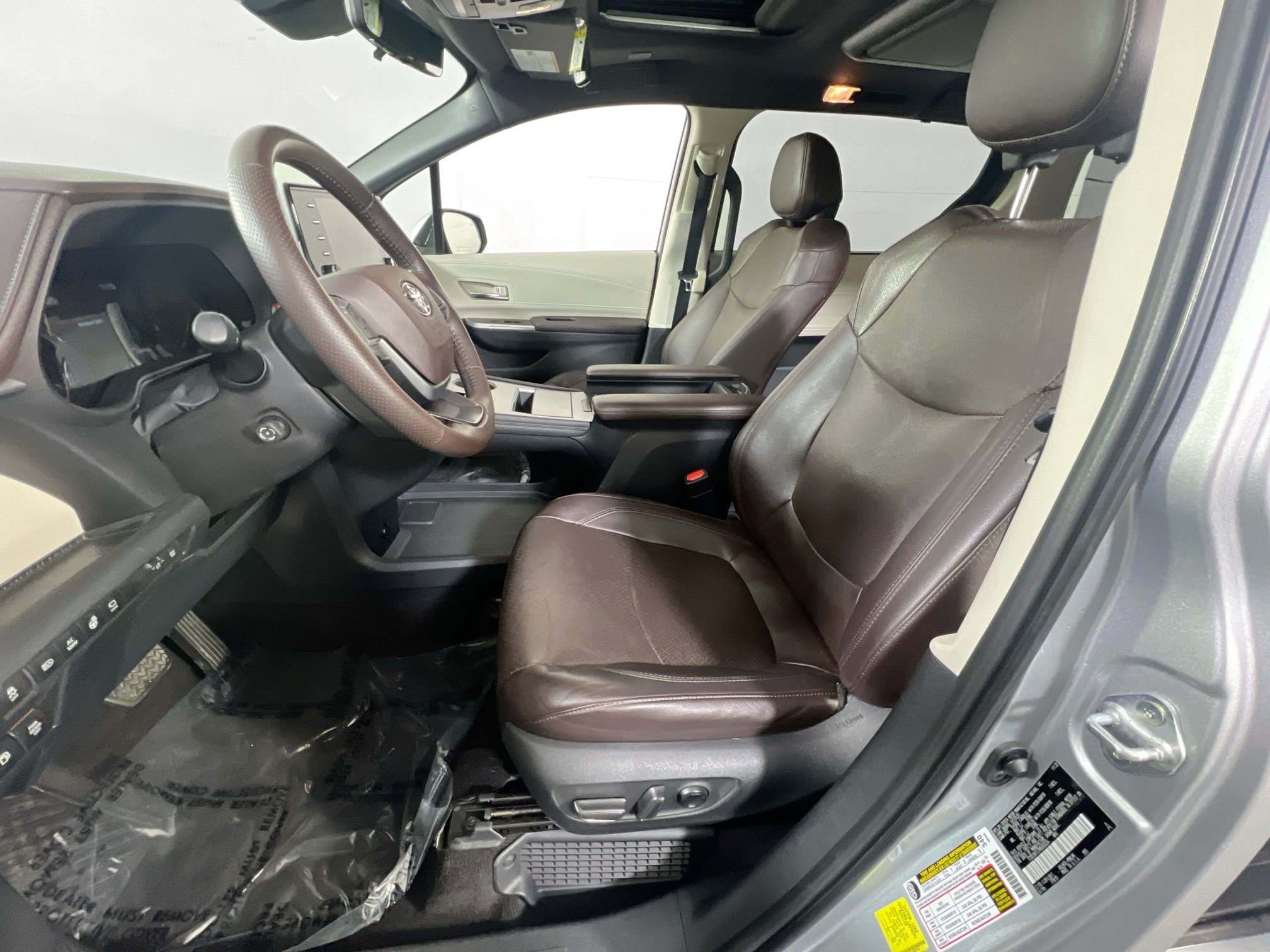 Used 2021 Toyota Sienna Platinum AWD/4WD image 21
