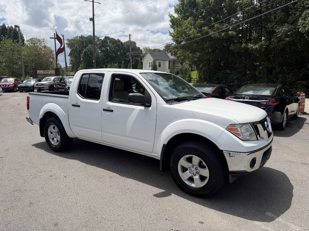 Used 2011 Nissan Frontier SV AWD/4WD image 3
