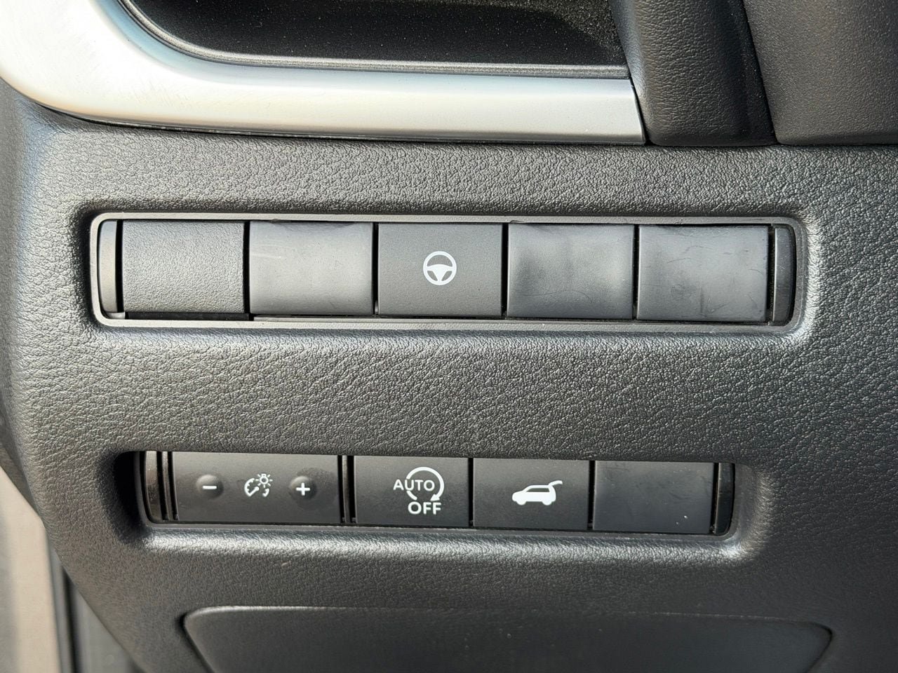 Certified 2025 Nissan Rogue SV AWD/4WD image 17