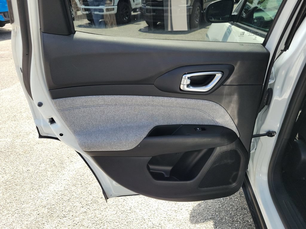 Used 2023 Jeep Compass Sport AWD/4WD image 15