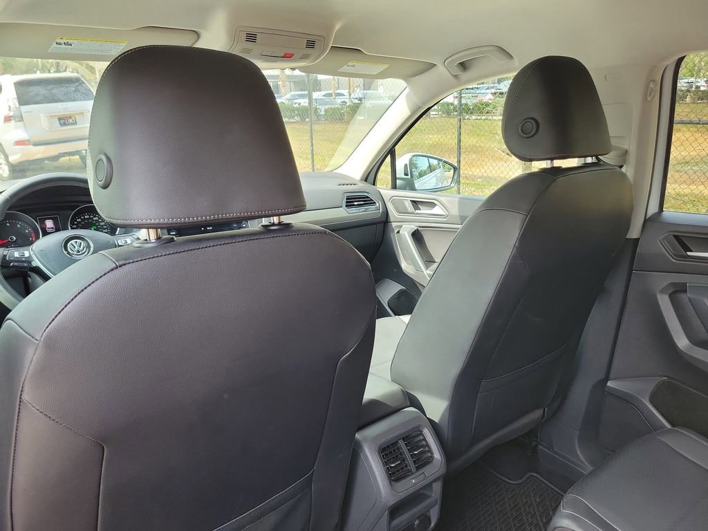 Used 2020 Volkswagen Tiguan SE image 11
