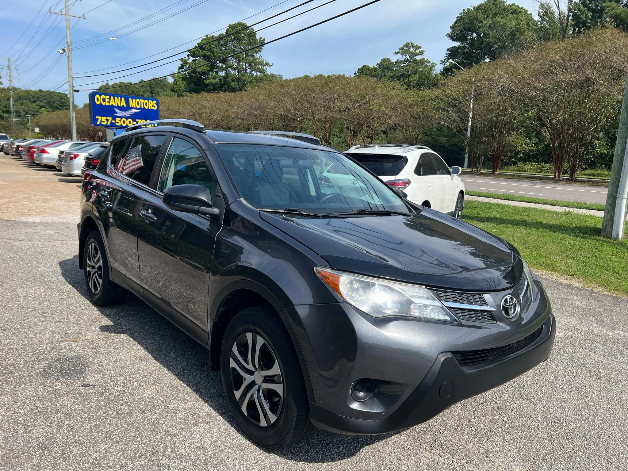Used 2014 Toyota RAV4 LE image 3