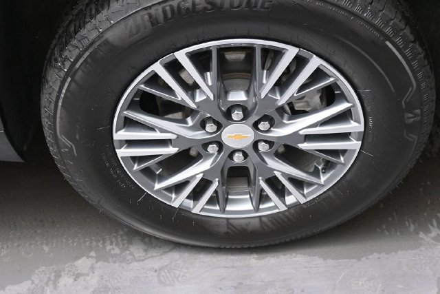 Used 2025 Chevrolet Traverse LT FWD image 37