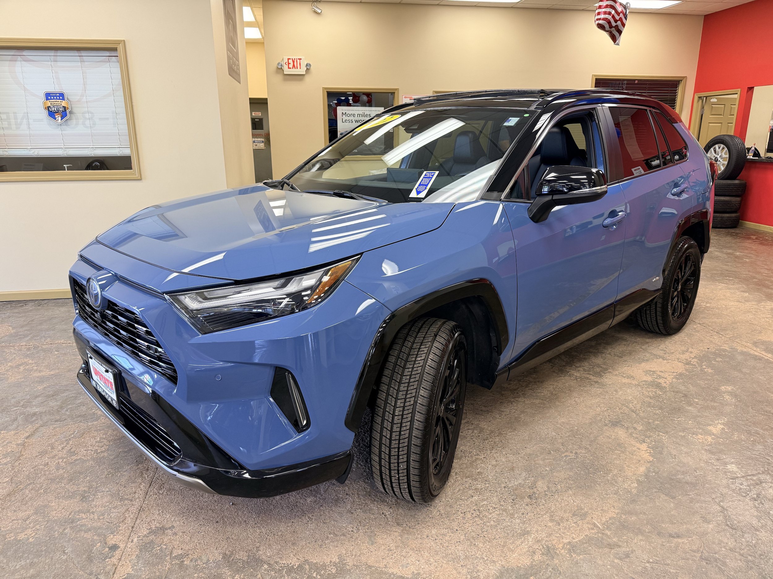 Used 2022 Toyota RAV4 XSE AWD/4WD image 3