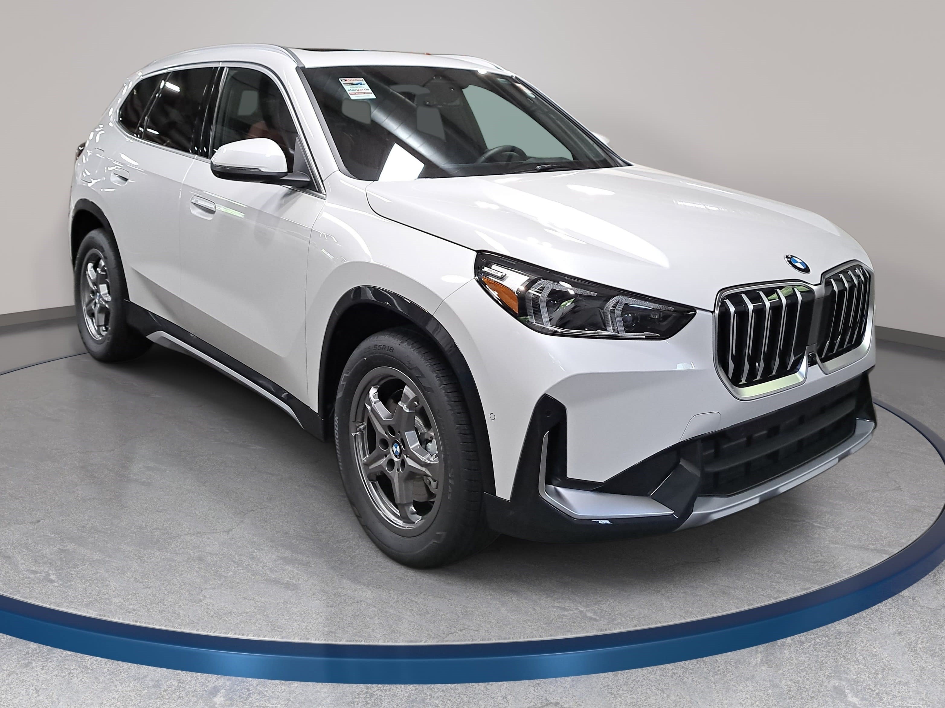New 2026 BMW X1 xDrive28i w/ Technology Package AWD/4WD image 3