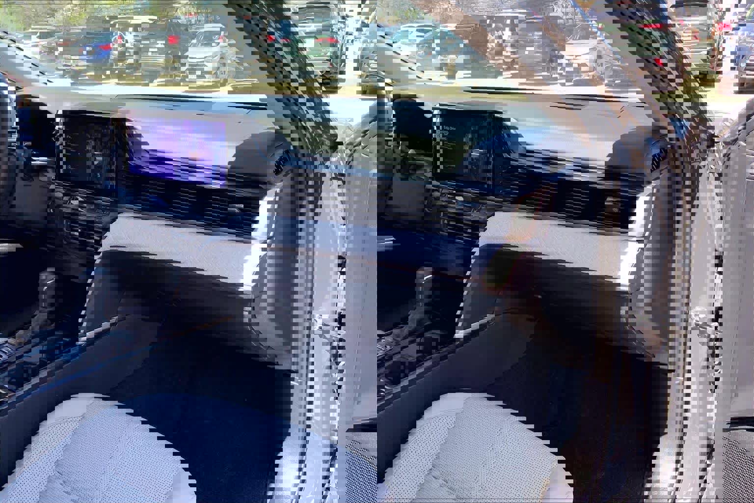 Used 2025 Toyota Camry XLE image 18