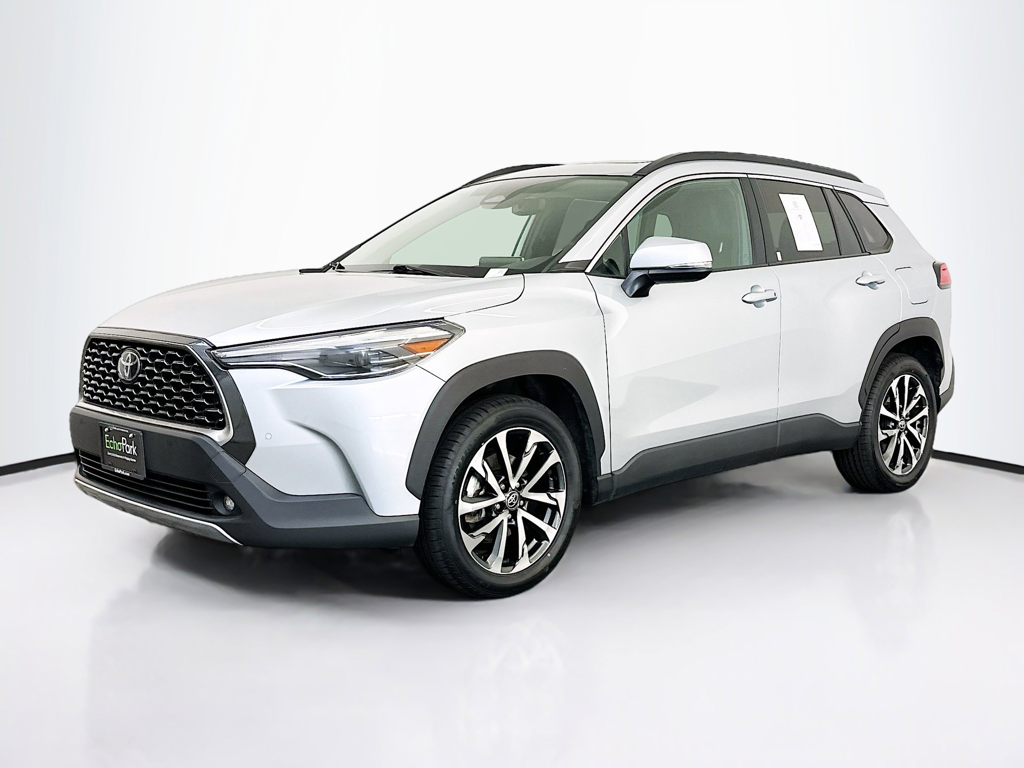 Used 2024 Toyota Corolla Cross XLE w/ Convenience Package image 3